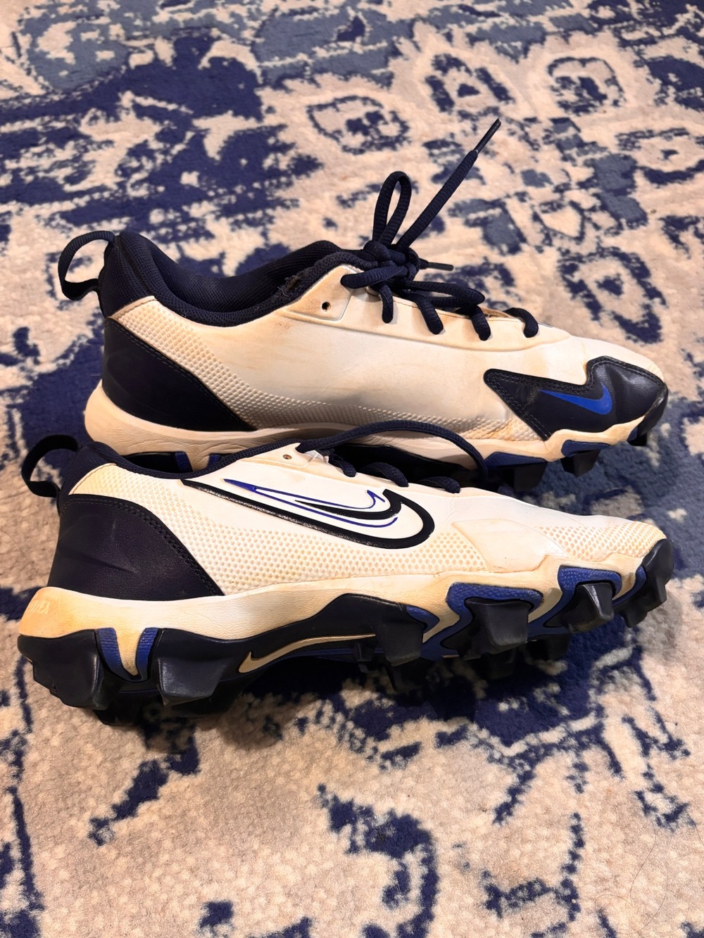 Nike White and Navy/Blue Baseball Cleats